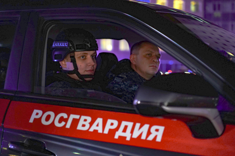 Сотрудники вневедомственной охраны Росгвардии провели флешмоб, посвященный Году единства народов России