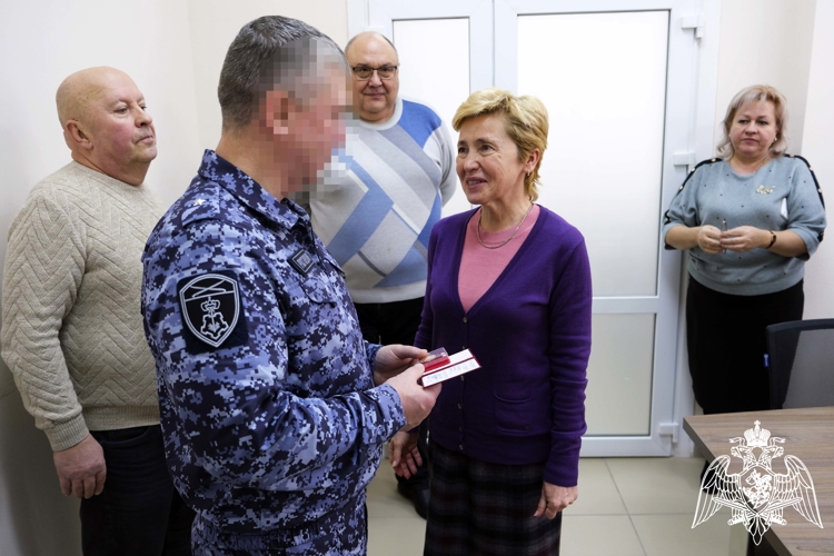 Сотрудник Росгвардии удостоен звания «Почетный донор России» в Херсонской области