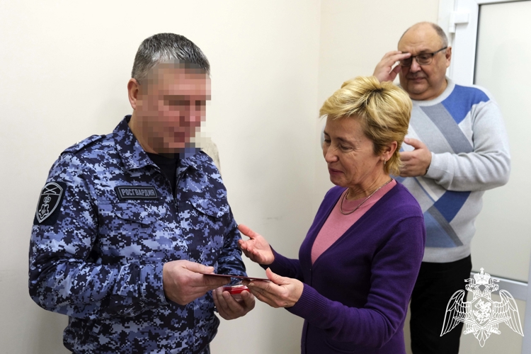 Сотрудник Росгвардии удостоен звания «Почетный донор России» в Херсонской области