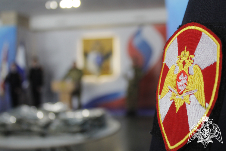 Воспитанники подшефных классов Росгвардии получили единую форму одежды в Херсонской области