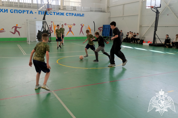 В Херсонской области росгвардейцы провели товарищеский матч по мини-футболу между кадетами и юнармейцами