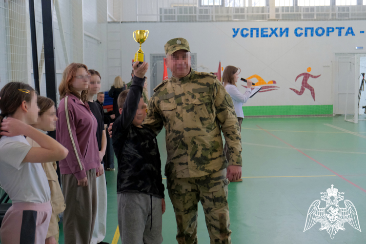 В Херсонской области росгвардейцы провели товарищеский матч по мини-футболу между кадетами и юнармейцами