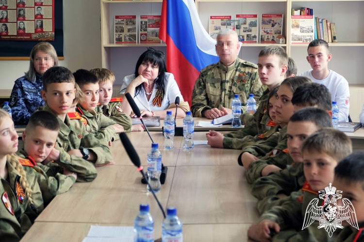 Росгвардейцы организовали тематический круглый стол в Херсонской области